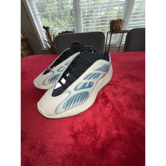 adidas Yeezy 700 V3 \'Kyanite\' Men\'s Size 5 Pre‑owned Sneakers GY0260